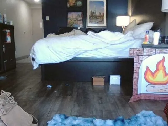 Adelaideskyy from BongaCams