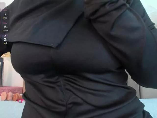 adiila from BongaCams