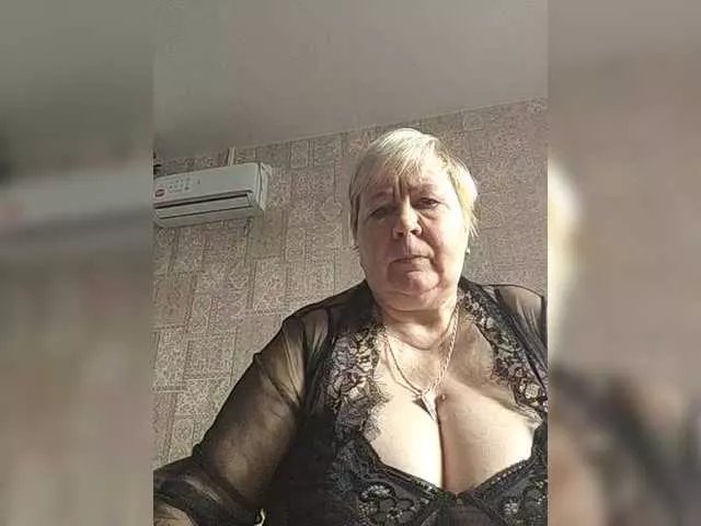 Offline Alena61 on BongaCams
