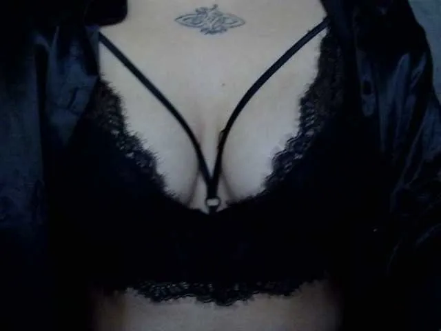 Alikaiwolf from BongaCams