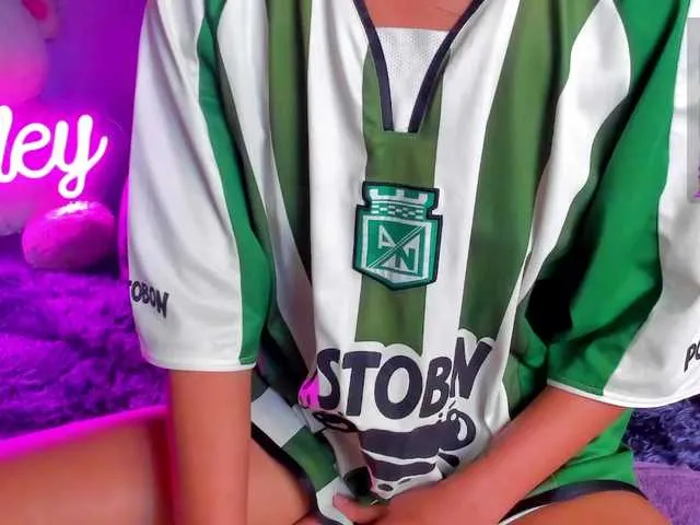 ashley-jenner from BongaCams