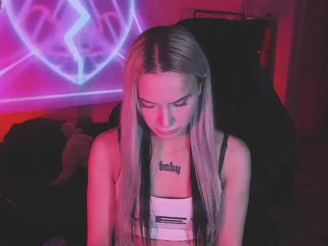 AshMila from BongaCams