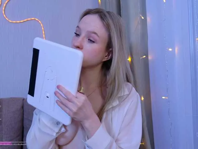 b4by-Emilia from BongaCams