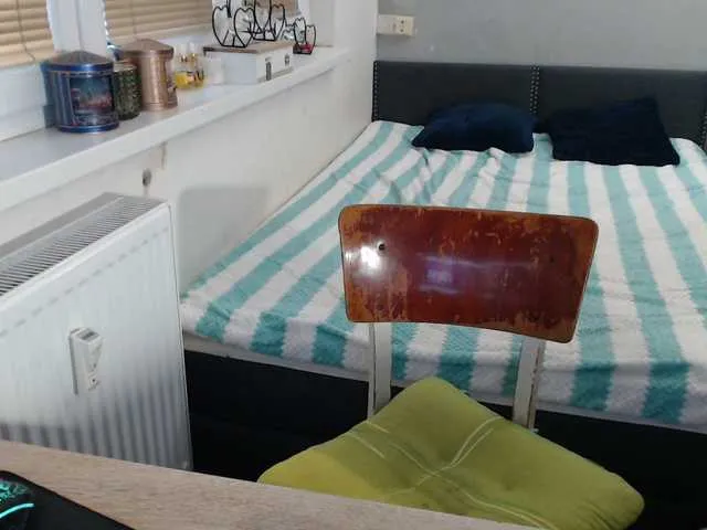 Bessy123 from BongaCams