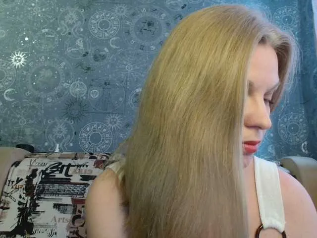 BlondeFox from BongaCams