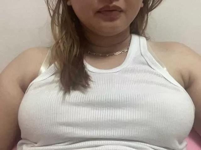 carolinexx03a on BongaCams