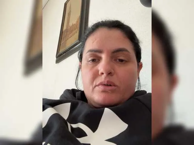 Cris810a from BongaCams