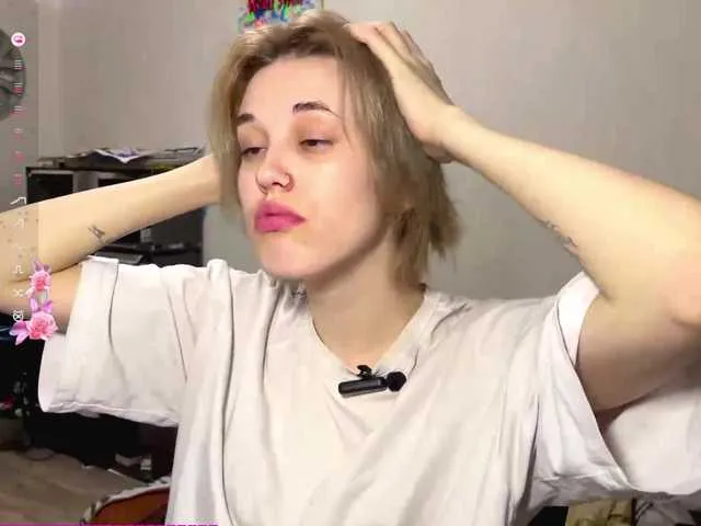 DeloiseChuta from BongaCams