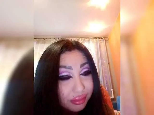 DiamondKey from BongaCams