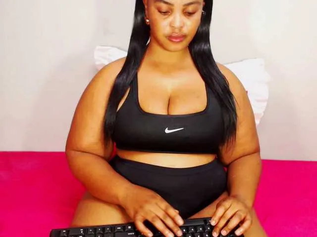 DivineBootyxxx from BongaCams