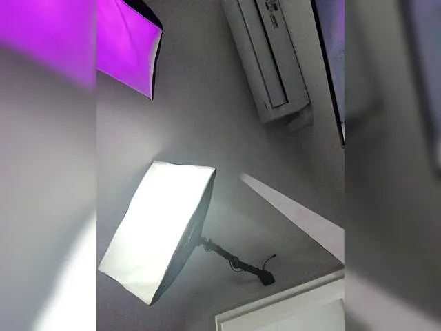 ElizHarper from BongaCams