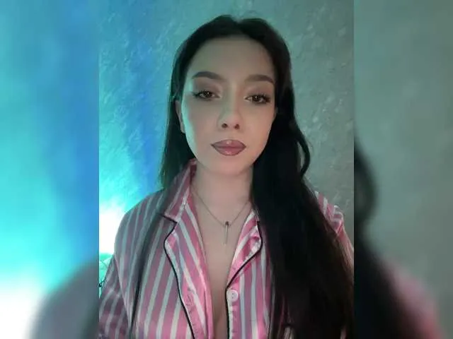 ElliLin from BongaCams