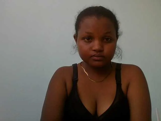 elodiezah from BongaCams