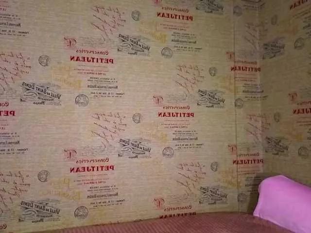 Masturbate to sexy escort Emiless emiless from BongaCams