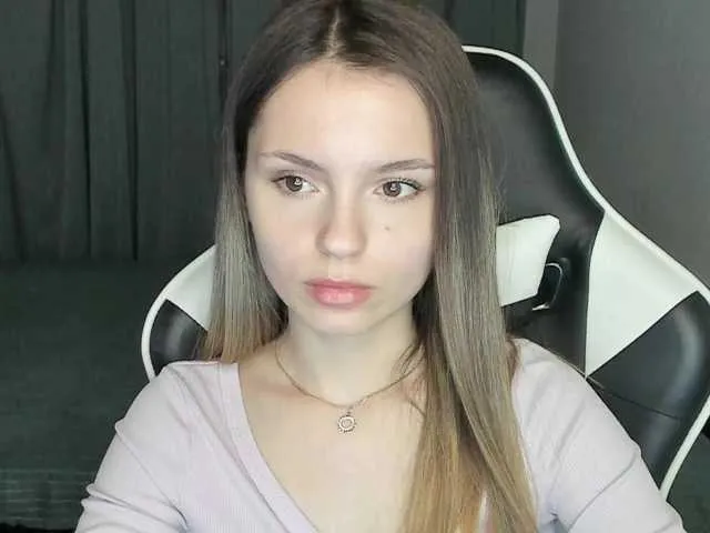 EmilySkout from BongaCams