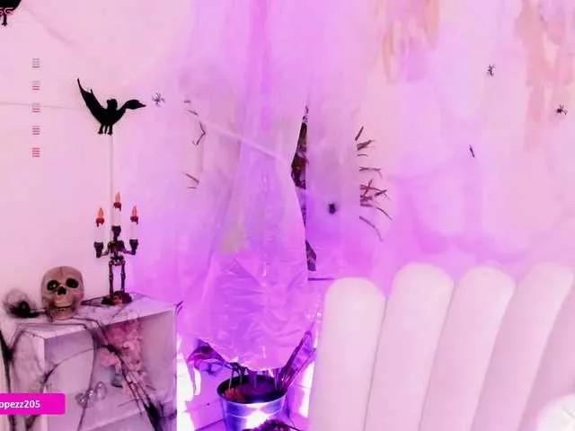 Emylopez from BongaCams