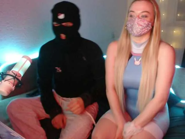 Kinky pleasure with the voluptuous Framery from BongaCams laying bare online Framery from BongaCams