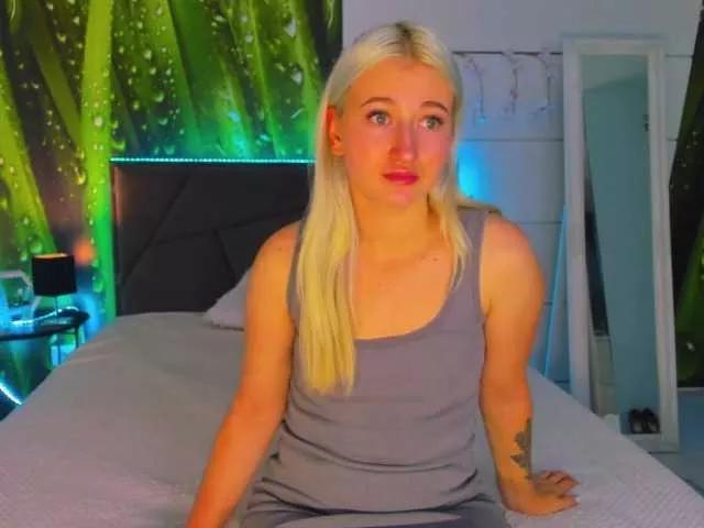 Naked HollyTaillor wants you to fuck her body now HollyTaillor from BongaCams