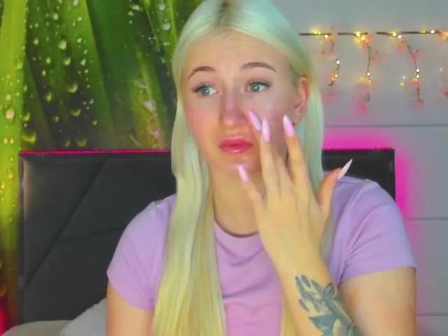 HollyTaillor from BongaCams