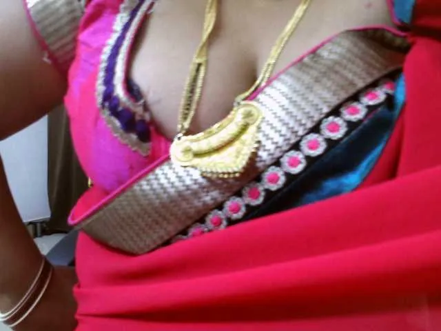 Masturbate to sweet stripper Hotpavitra hotpavitra from BongaCams