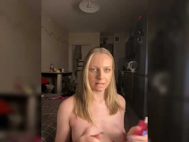 HotWillow from BongaCams