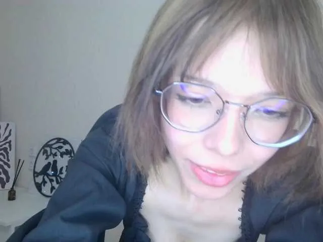 Masturbate to KateMooss, she wants to masturbate for you KateMooss from BongaCams