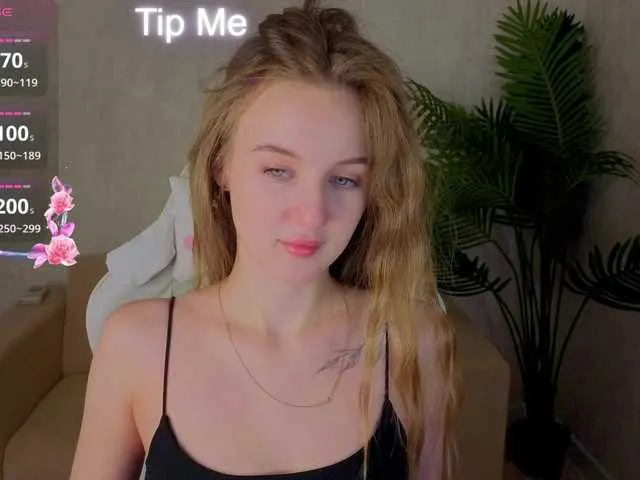 Kiana-White from BongaCams