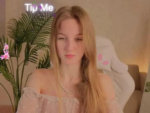 Kiana-White from BongaCams