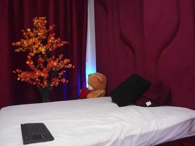 KiraDesirex from BongaCams