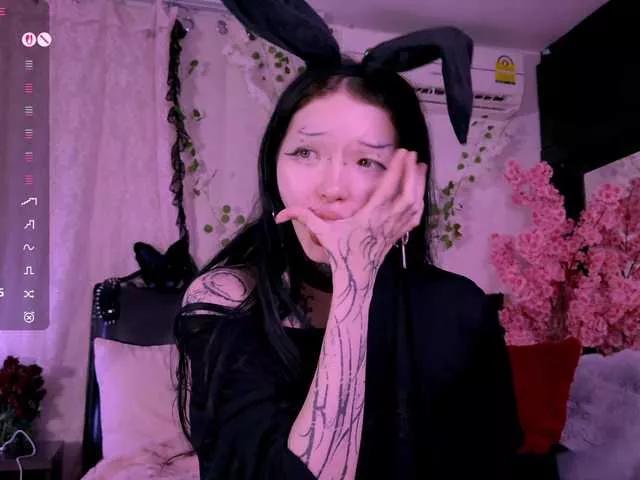 Join 20 years old Leinbone from BongaCams Leinbone from BongaCams