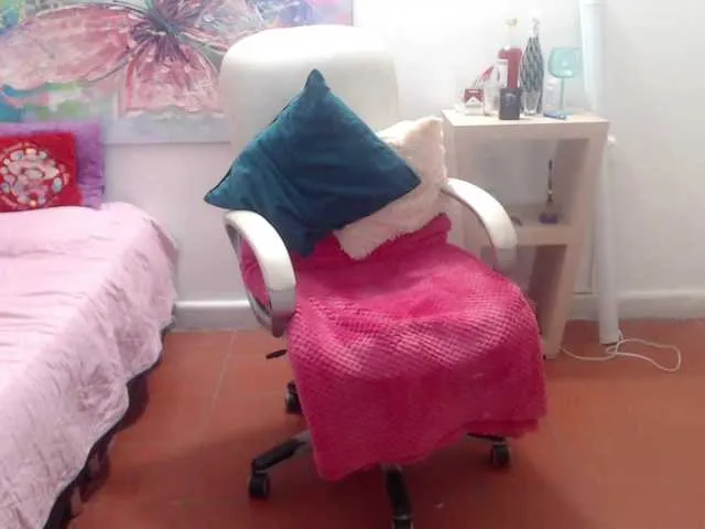 leonela from BongaCams