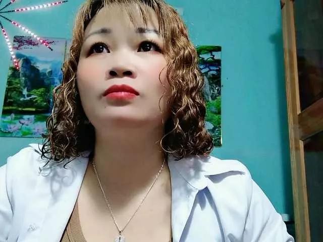 Sweet Linhanhsex2k wants you to fuck her body now Linhanhsex2k from BongaCams