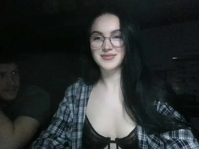 LoveeOnCam from BongaCams