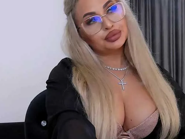 lovelyblondyx from BongaCams