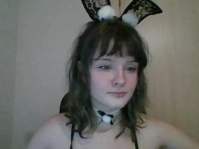 Lunette from BongaCams