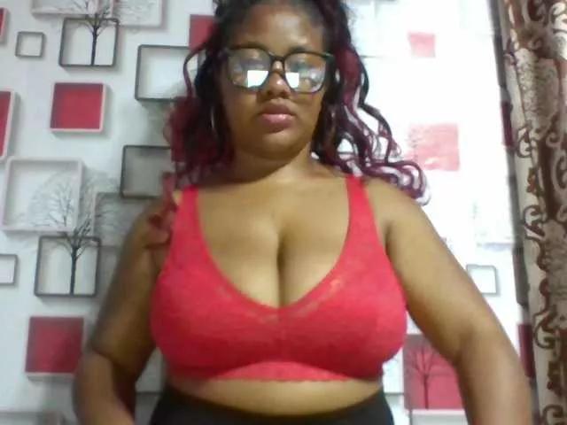 Discover LyahGold, she wants to masturbate for you LyahGold from BongaCams