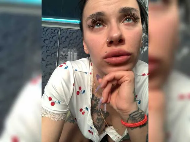 MaidenCrystal from BongaCams