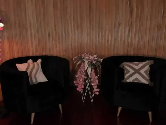 MaryLewis from BongaCams