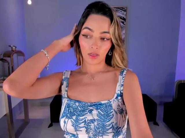 Masturbate to MelissaMoore, she wants to masturbate for you MelissaMoore from BongaCams