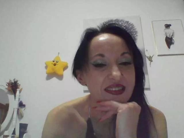 Explore MilfSindy, she wants to masturbate for you MilfSindy from BongaCams