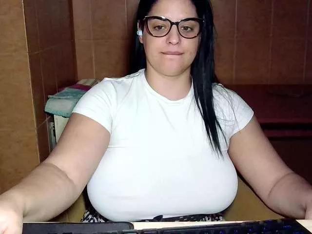 MoniqQuuen from BongaCams