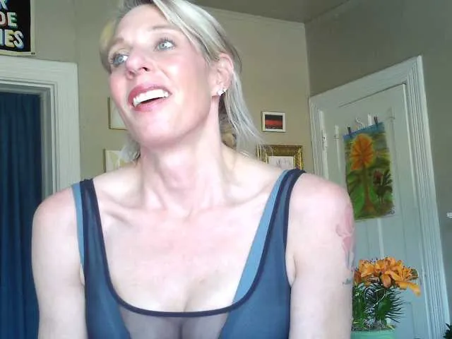 mylfGlama from BongaCams