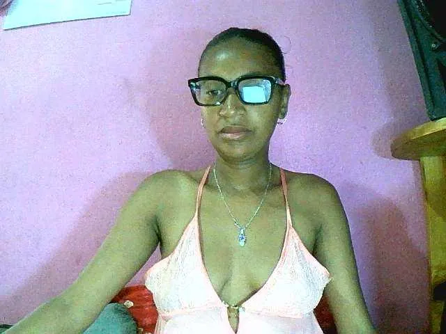 Mynah from BongaCams