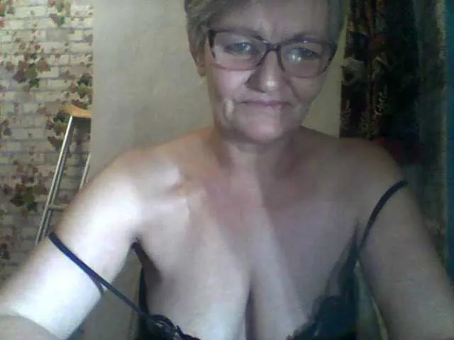 NikaGold45 from BongaCams