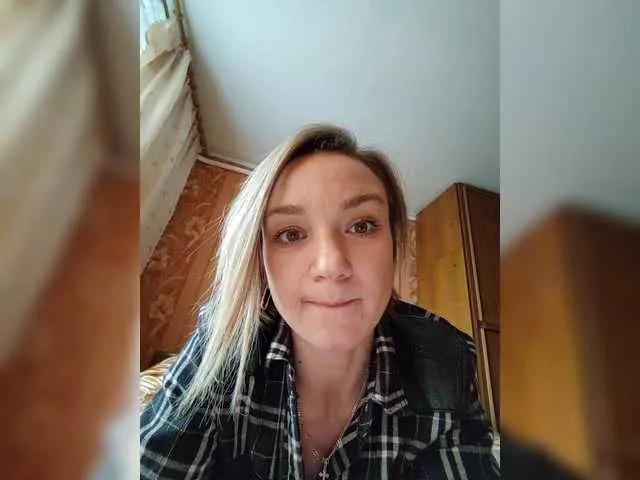 Masturbate to hot stripper Olia-81 Olia-81 from BongaCams