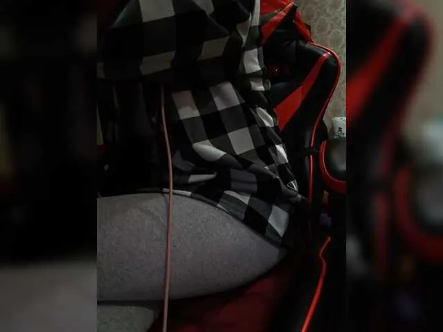 Olik-Pisa from BongaCams