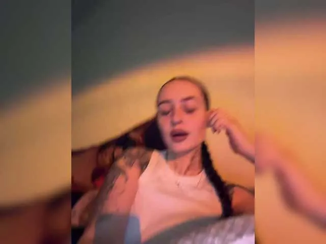 OriginalHOOLi from BongaCams