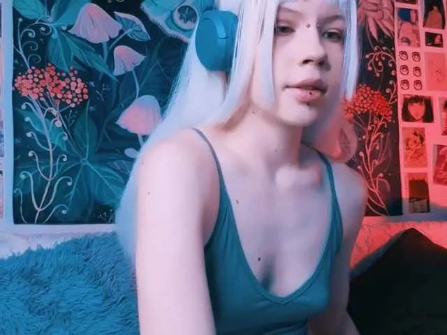 PeacchyPawss from BongaCams