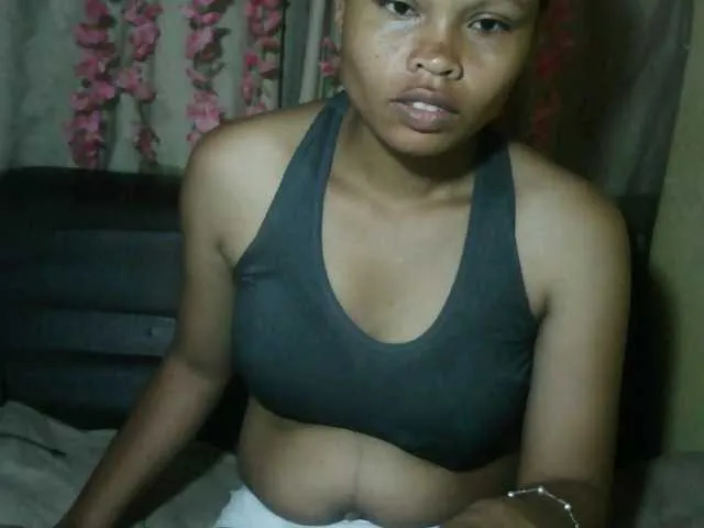 Pussy01lips from BongaCams