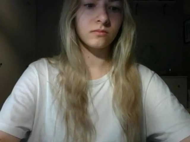 RosieJune from BongaCams